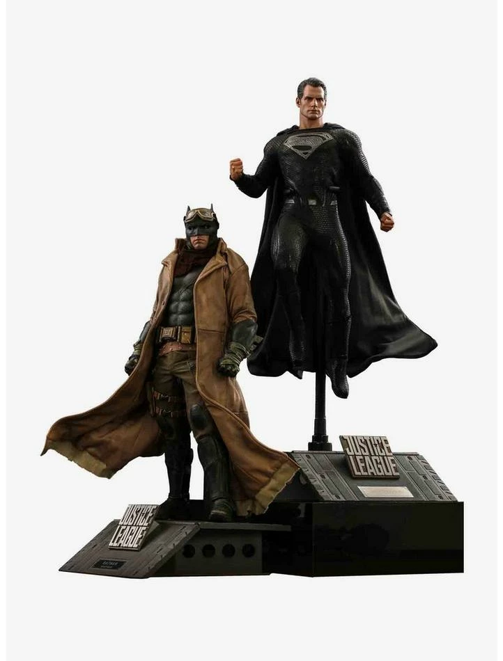 Brand new ๐ Zack Snyder's Justice League Knightmare Batman and Superman Sixth Scale Figure Set by Hot Toys โ๏ธ - Image 2